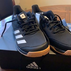 Adidas ligra six size 9